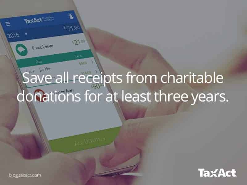 一个人浏览TaxAct网站手机计算税收减免的捐款